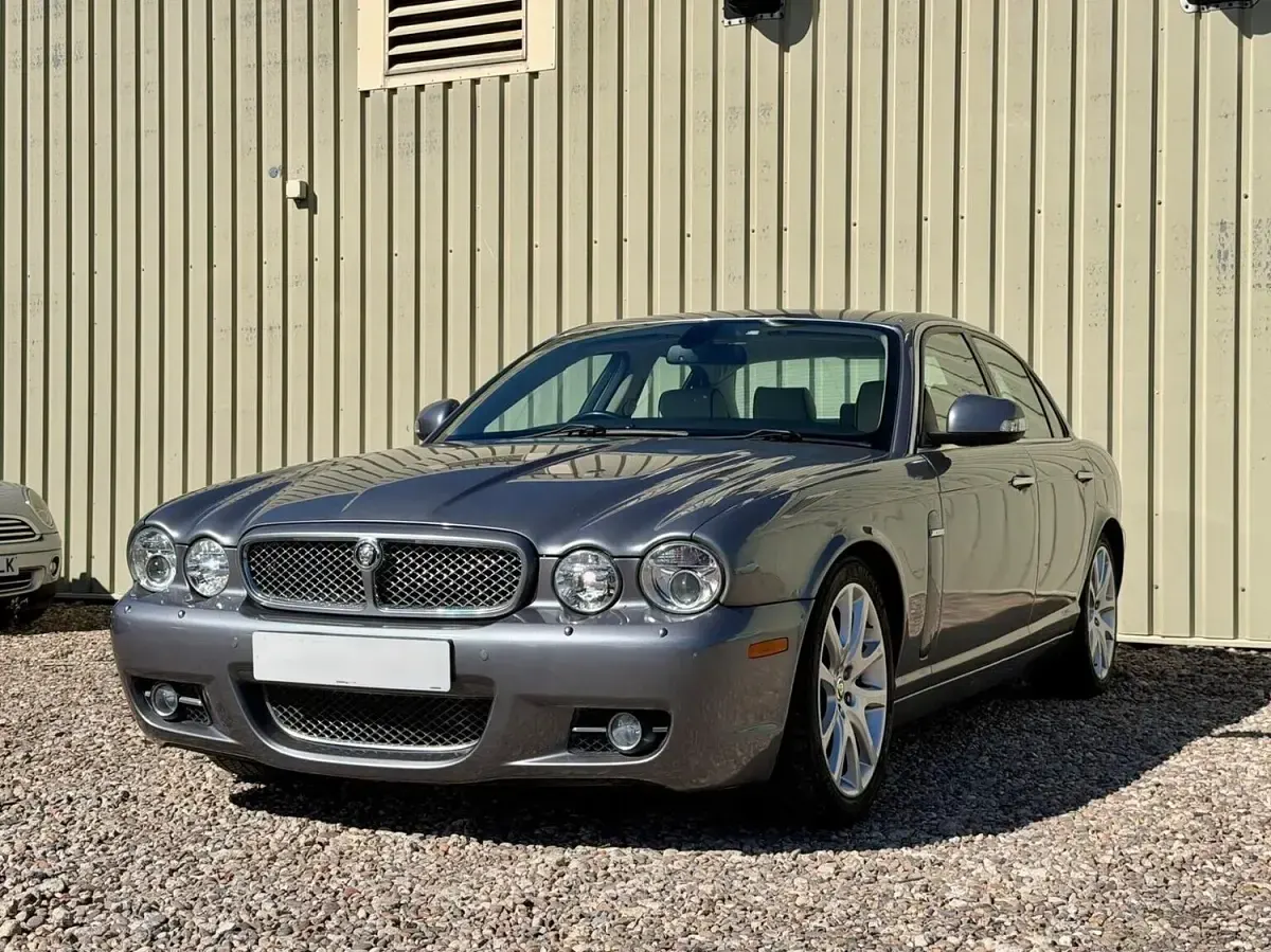 Used Jaguar XJ Sovereign 207 HP (152 kW) 2008 Grey Sedan
