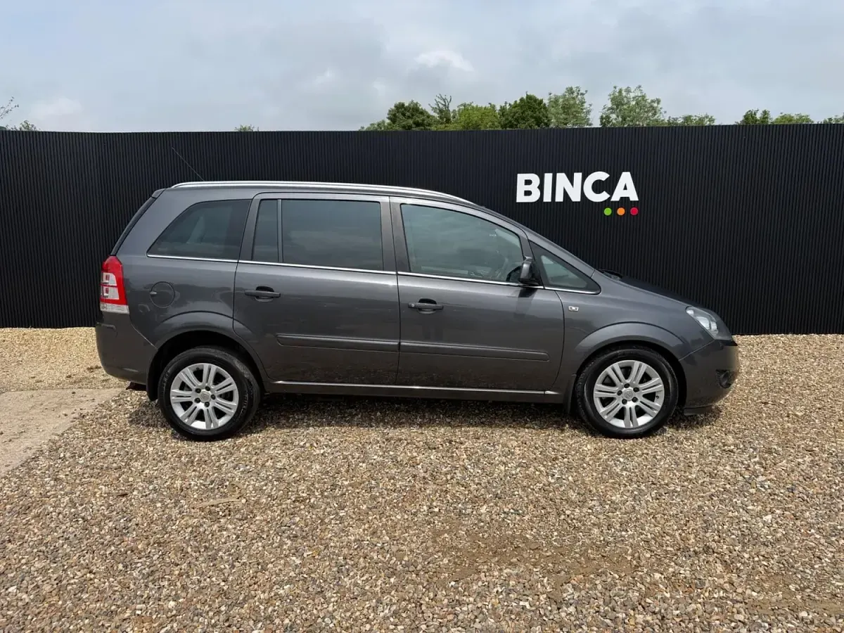Used Vauxhall Zafira Design Edition 125 HP (91 kW) 2012 Grey MPV