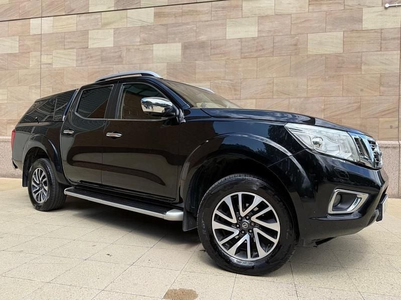 Black Used 2016 Nissan Navara Tekna Pickup | £9,745 (Good price) - Image 1/4