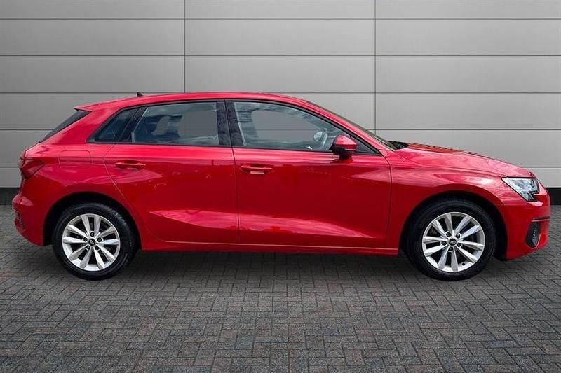 Usado Audi A3 Advanced 110 HP (80 kW) 2021 Vermelho Sedan