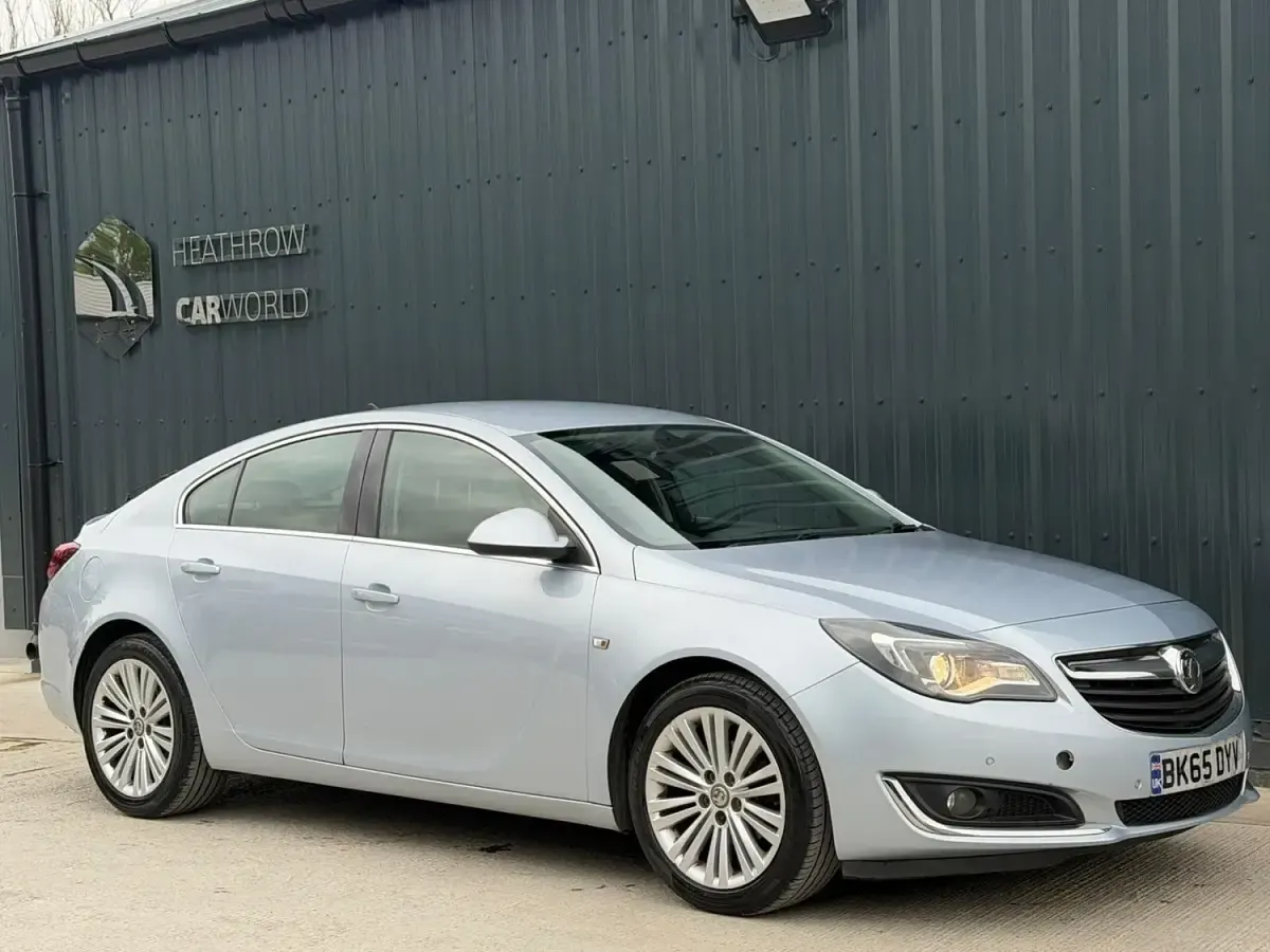 Second-hand Vauxhall Insignia S 2015 Argintiu Hatchback