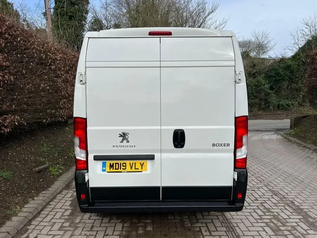 Begagnad Peugeot Boxer 130 HK (95 kW) 2019 Vit Van
