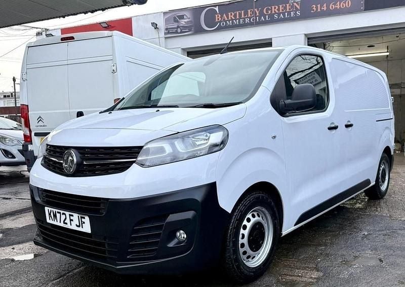 Used Vauxhall Vivaro 120 HP (88 kW) 2023 White MPV