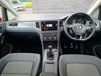Used VW Golf VII SE 130 HP (95 kW) 2018 Red Hatchback