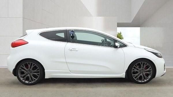 Used Kia ProCeed GT 201 HP (147 kW) 2015 White Hatchback