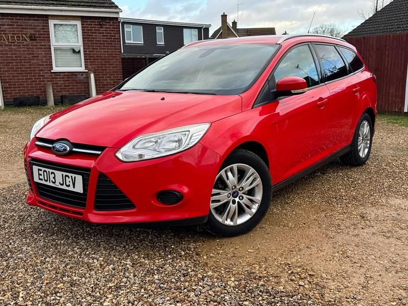 Used Ford Focus 115 HP (84 kW) 2013 Red Estate