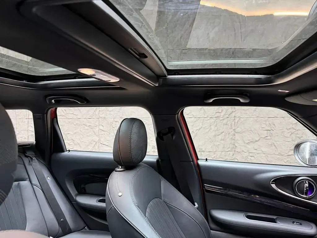 Used Mini Cooper Clubman Exclusive 192 HP (141 kW) 2019 Red Estate