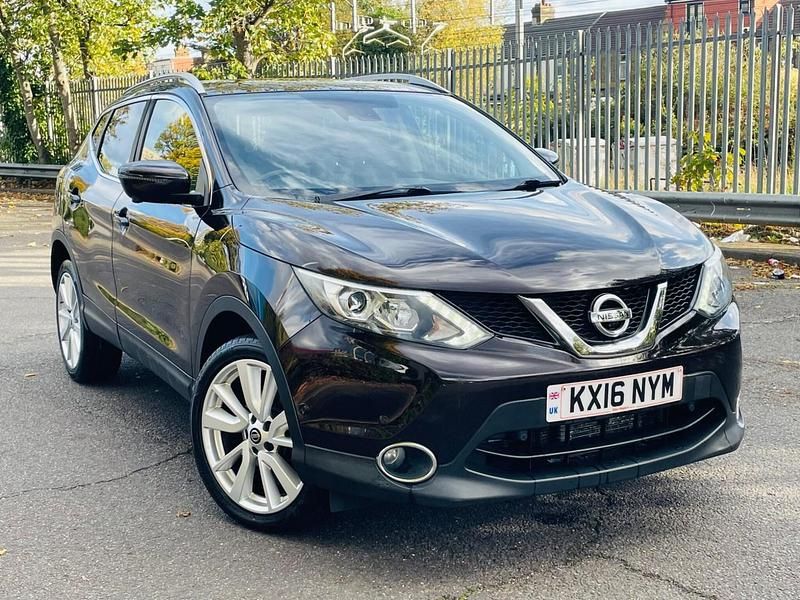 Black Used 2016 Nissan Qashqai S SUV | £7,495 (A bit pricey) - Image 1/4
