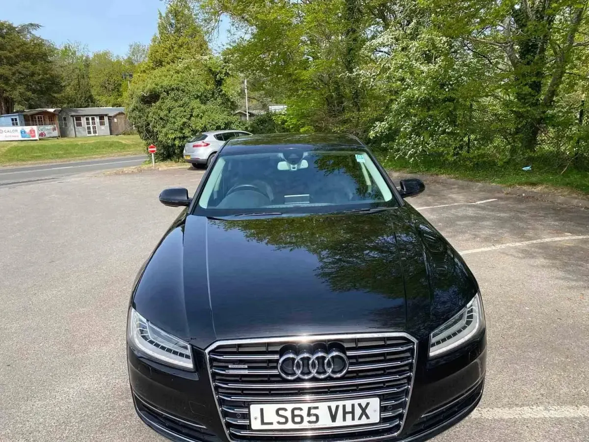 Usado Audi A8 Advanced 262 HP (192 kW) 2015 Preto Sedan