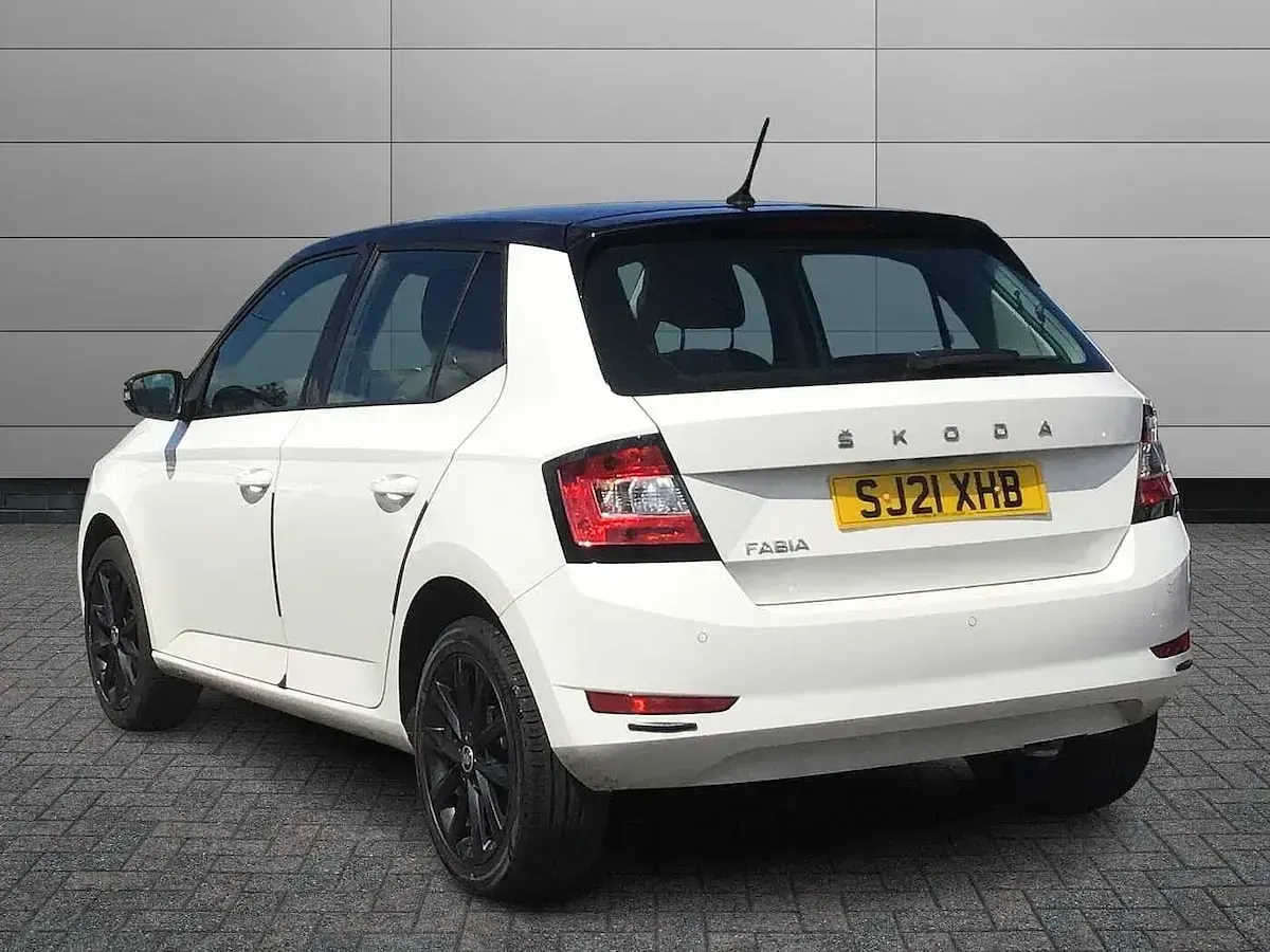 Used Skoda Fabia Colour Edition 44 HP (32 kW) 2021 Candy white black magic pearl effect Hatchback