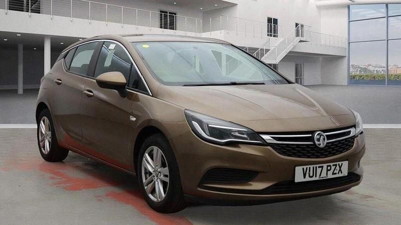 Silver Used 2017 Vauxhall Astra SRi Hatchback | £4,995 (Good price) - Image 1/2