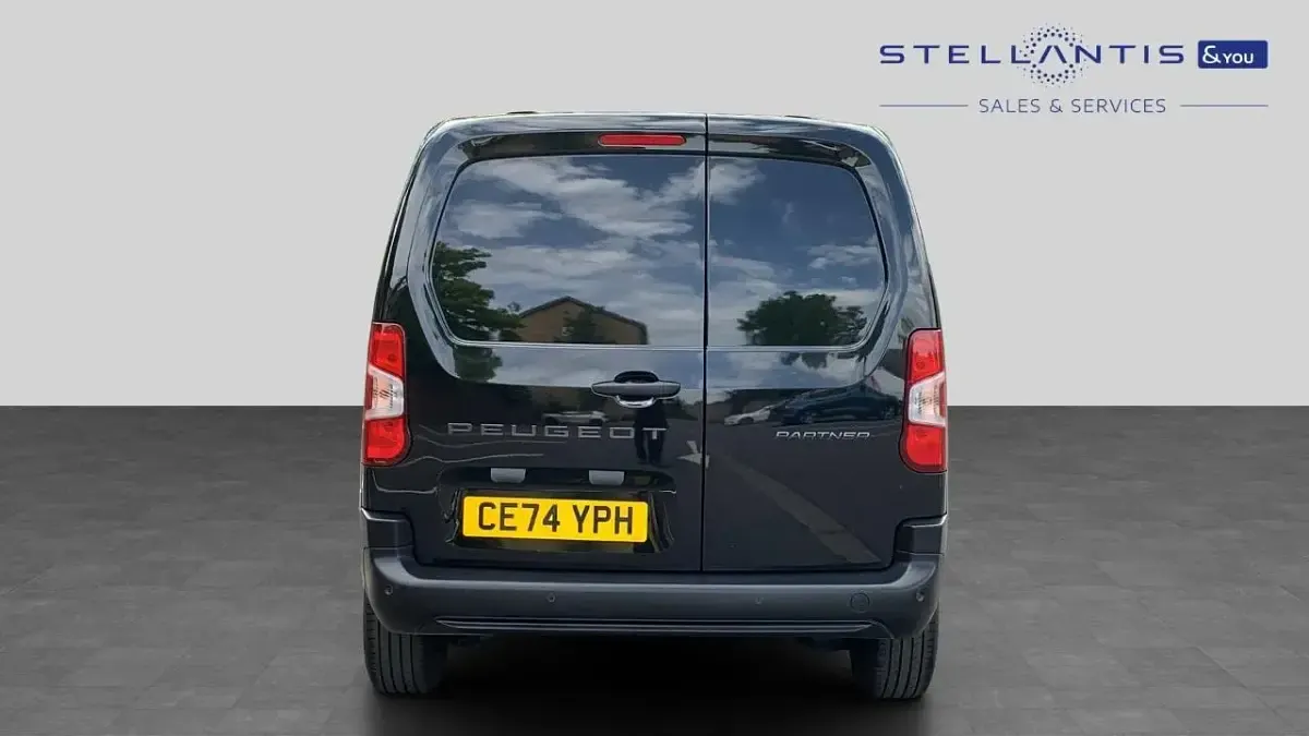 Used Peugeot Partner S 101 HP (74 kW) 2024 Black MPV