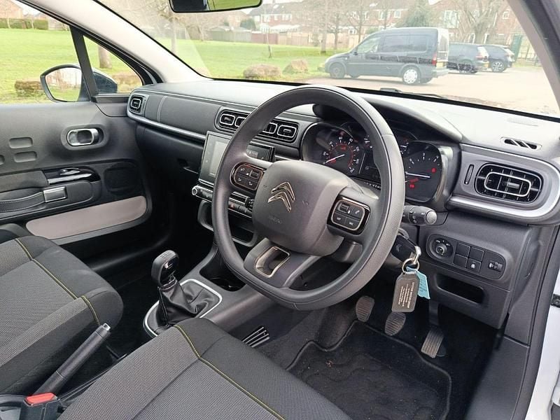 Used Citroën C3 PureTech 82 HP (60 kW) 2023 White Hatchback