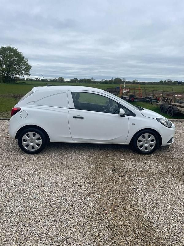 Used Vauxhall Corsa 2016 White Hatchback