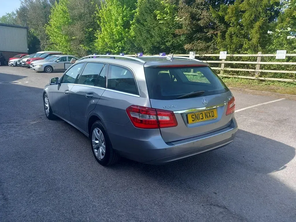 Usado Mercedes E220 SE 170 HP (125 kW) 2013 Prateado Carrinha