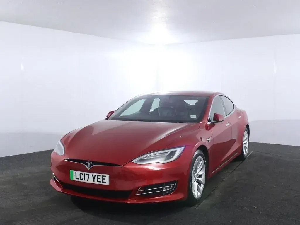 Używany Tesla Model S 306 kW (417 KM) 2017 Czerwony Hatchback