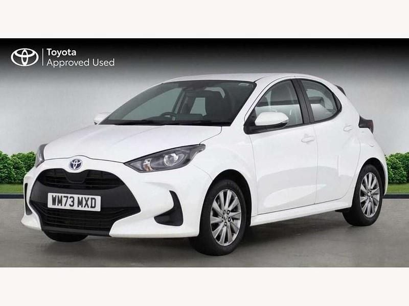 Used Toyota Yaris Hybrid 113 HP (83 kW) 2024 White Hatchback