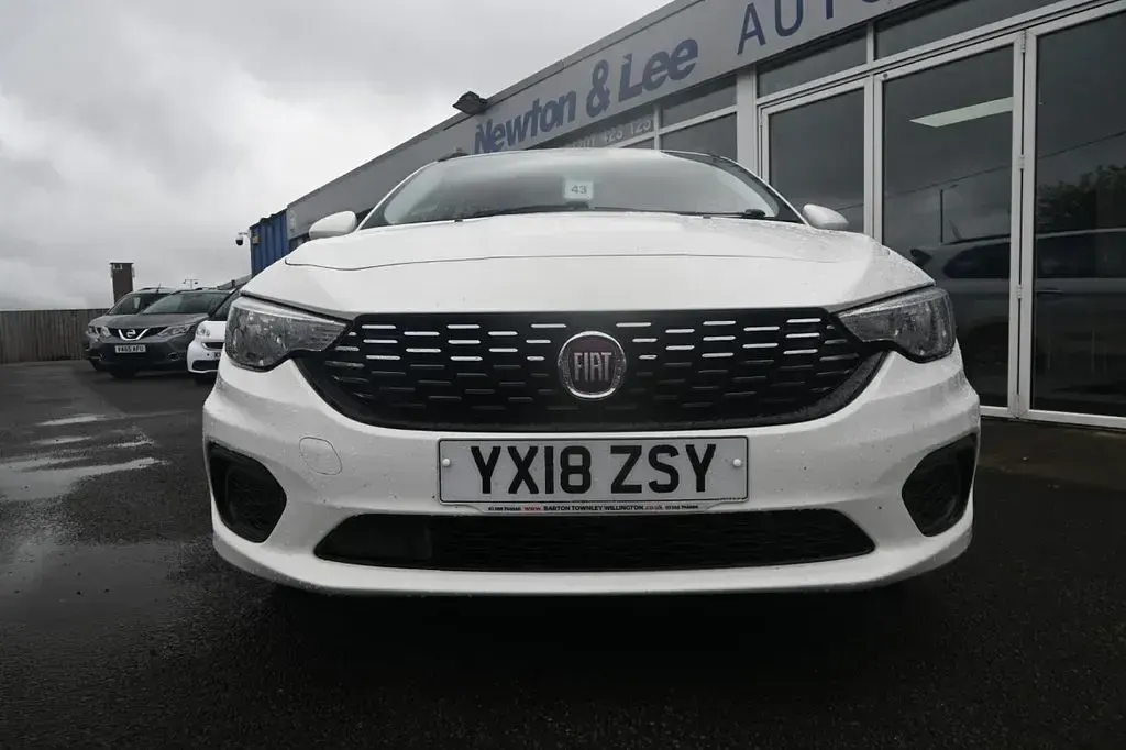 Used Fiat Tipo Easy 95 HP (69 kW) 2018 White Estate