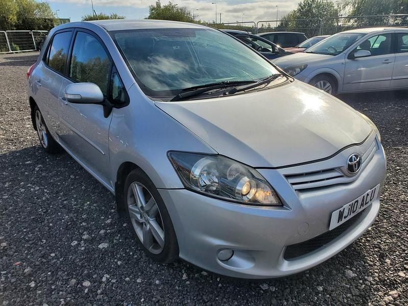 Silver Used 2010 Toyota Auris SR Hatchback | £2,500 (Fair price) - Image 1/4