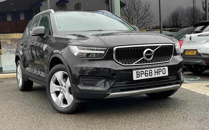 Used Volvo XC40 Momentum 156 HP (114 kW) 2019 SUV
