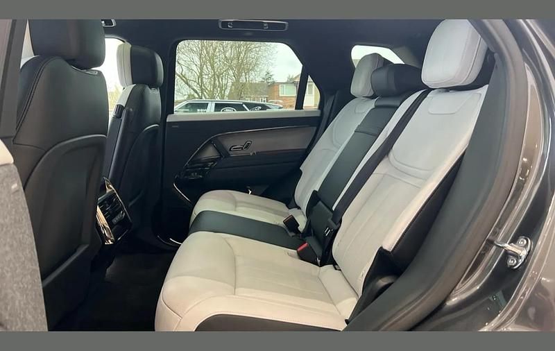 Second-hand Land Rover Range Rover Sport SE Dynamic 249 CP (183 kW) 2025 Gri SUV