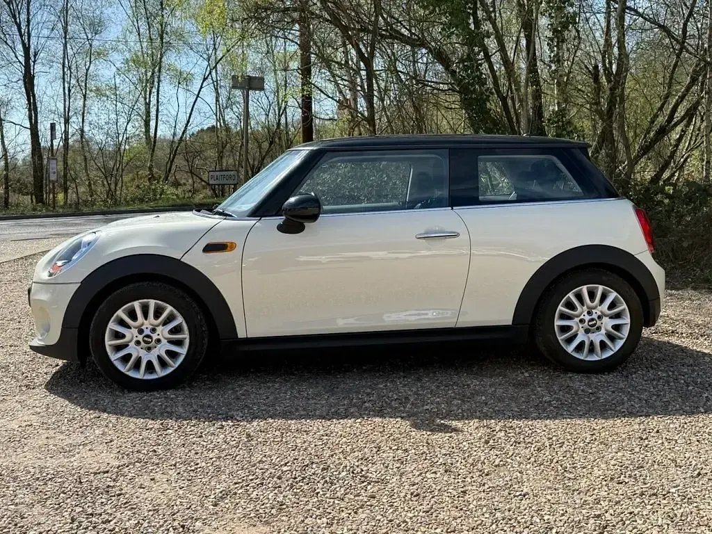 Usado Mini Cooper Hatch 136 CV (100 kW) 2017 Blanco Utilitario