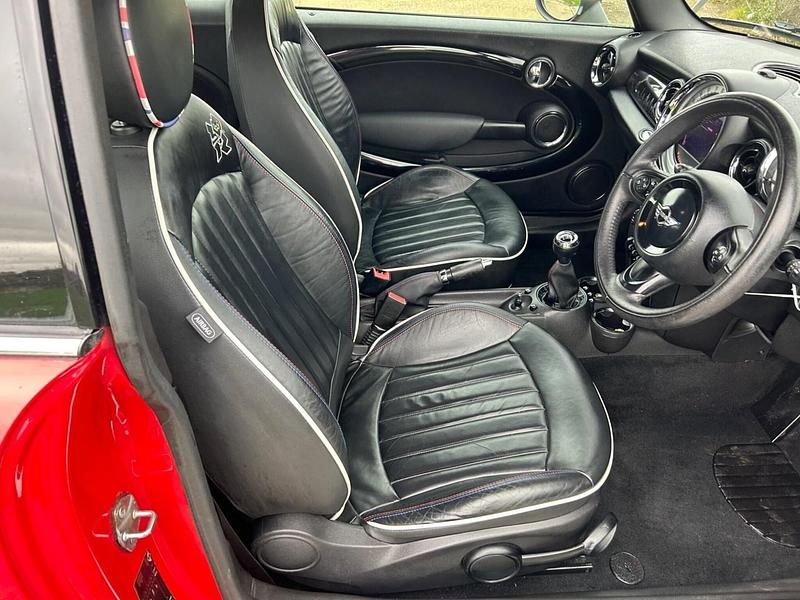 Begagnad Mini Cooper D Hatch 2012 Röd Halvkombi
