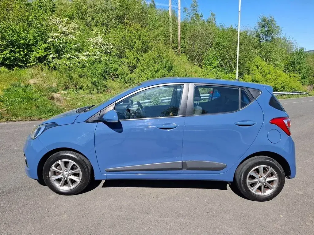 Used Hyundai i10 Premium 87 HP (63 kW) 2016 Blue Hatchback