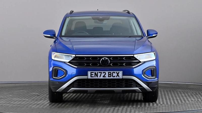 Used VW T-Roc Life 150 HP (110 kW) 2023 Blue SUV