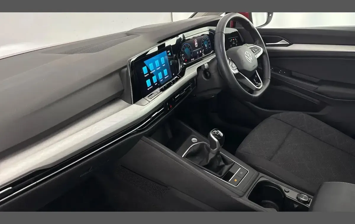 Second-hand VW Golf VIII Life 110 CP (80 kW) 2023 Roșu Hatchback