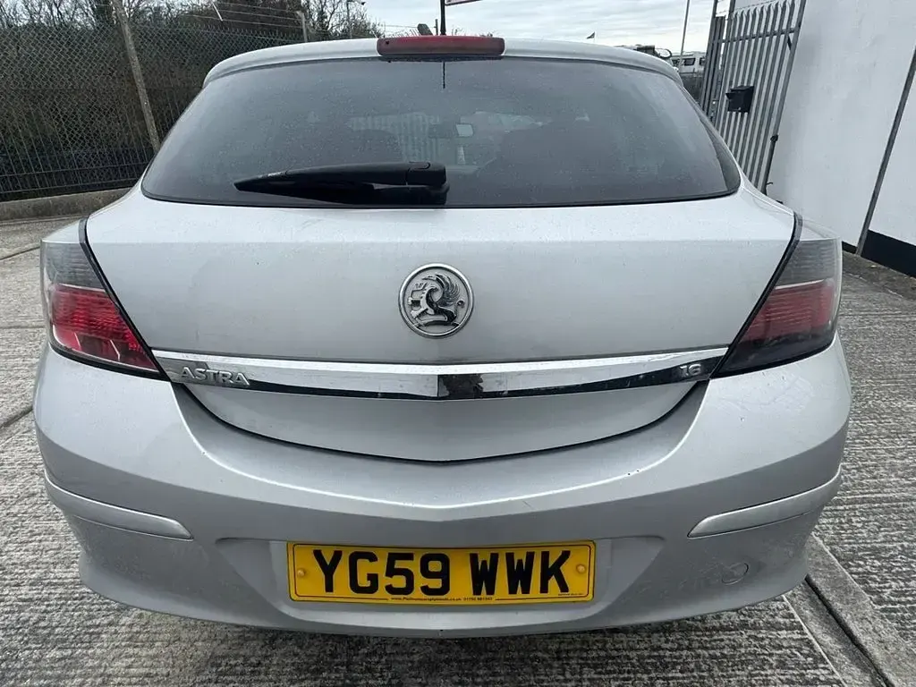 Used Vauxhall Astra Design Edition 115 HP (84 kW) 2009 Silver Hatchback