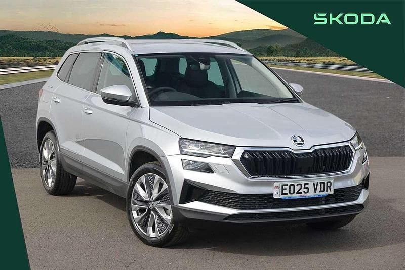 Brilliant silver metallic Used 2025 Skoda Karoq SE L SUV | £27,995 (Expensive) - Image 1/4