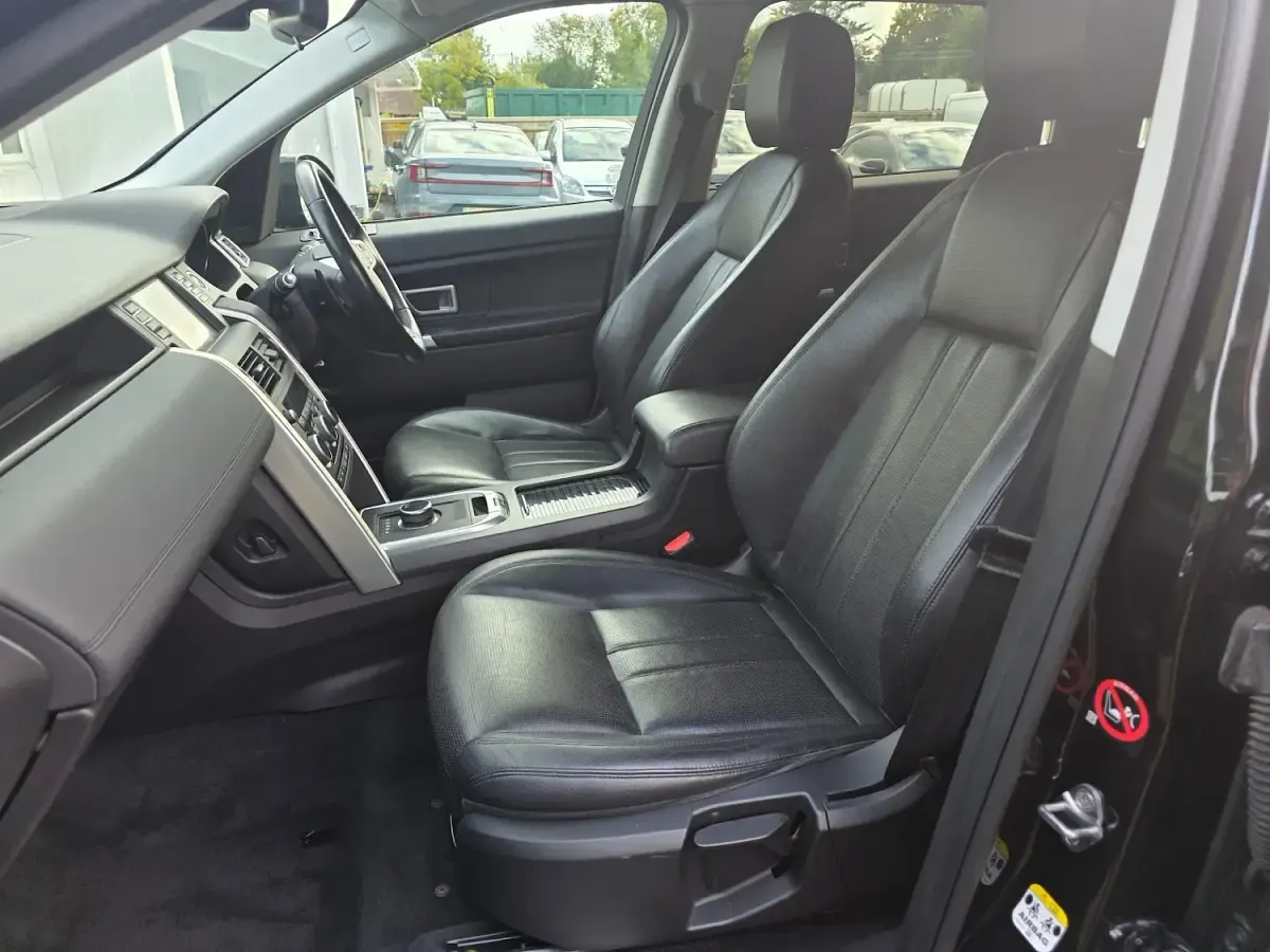 Used Land Rover Discovery 5 SE 180 HP (132 kW) 2017 Black SUV
