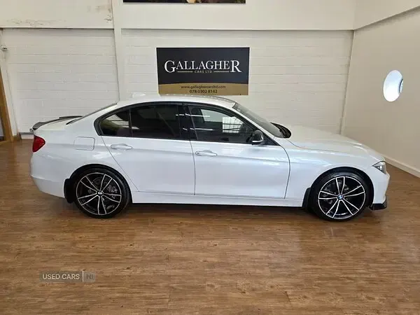 Used BMW 318 Sport Line 2014 White Sedan