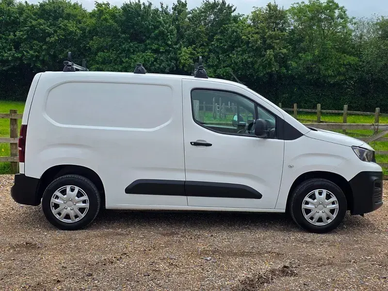 Used Peugeot Partner 2019 White MPV