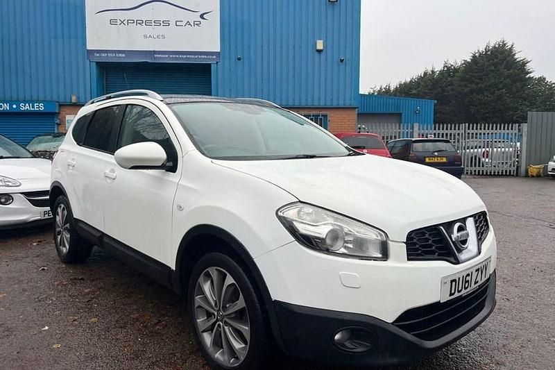 White Used 2011 Nissan Qashqai +2 Tekna SUV | £2,875 (Fair price) - Image 1/1