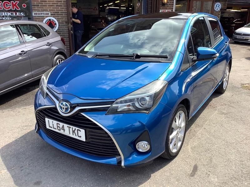 Blue Used 2014 Toyota Yaris Hybrid Hatchback | £8,995 (Expensive) - Image 1/4