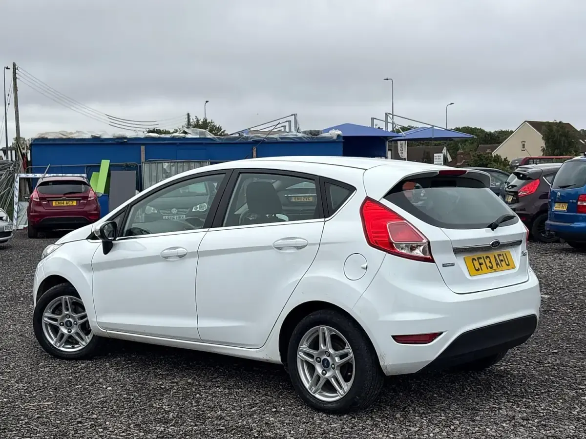 Used Ford Fiesta Zetec 125 HP (91 kW) 2013 White Hatchback