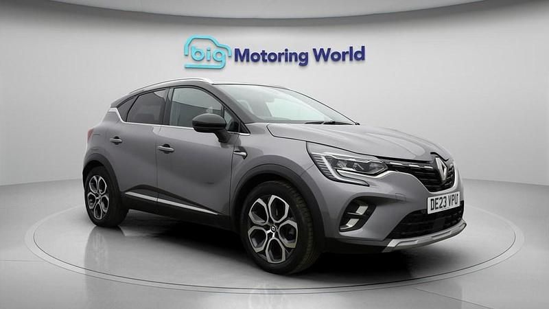Second-hand Renault Captur Techno 145 CP (106 kW) 2023 Gri SUV