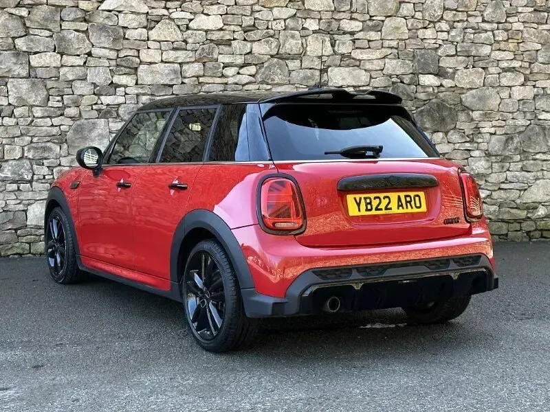 Used Mini Cooper Hatch 134 HP (98 kW) 2022 Red Hatchback