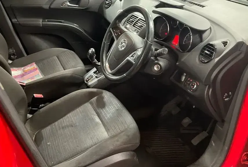 Used Vauxhall Meriva 100 HP (73 kW) 2015 Red MPV