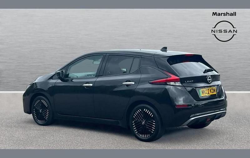 Begagnad Nissan Leaf Tekna 108 kW (147 HK) 2022 Svart Halvkombi