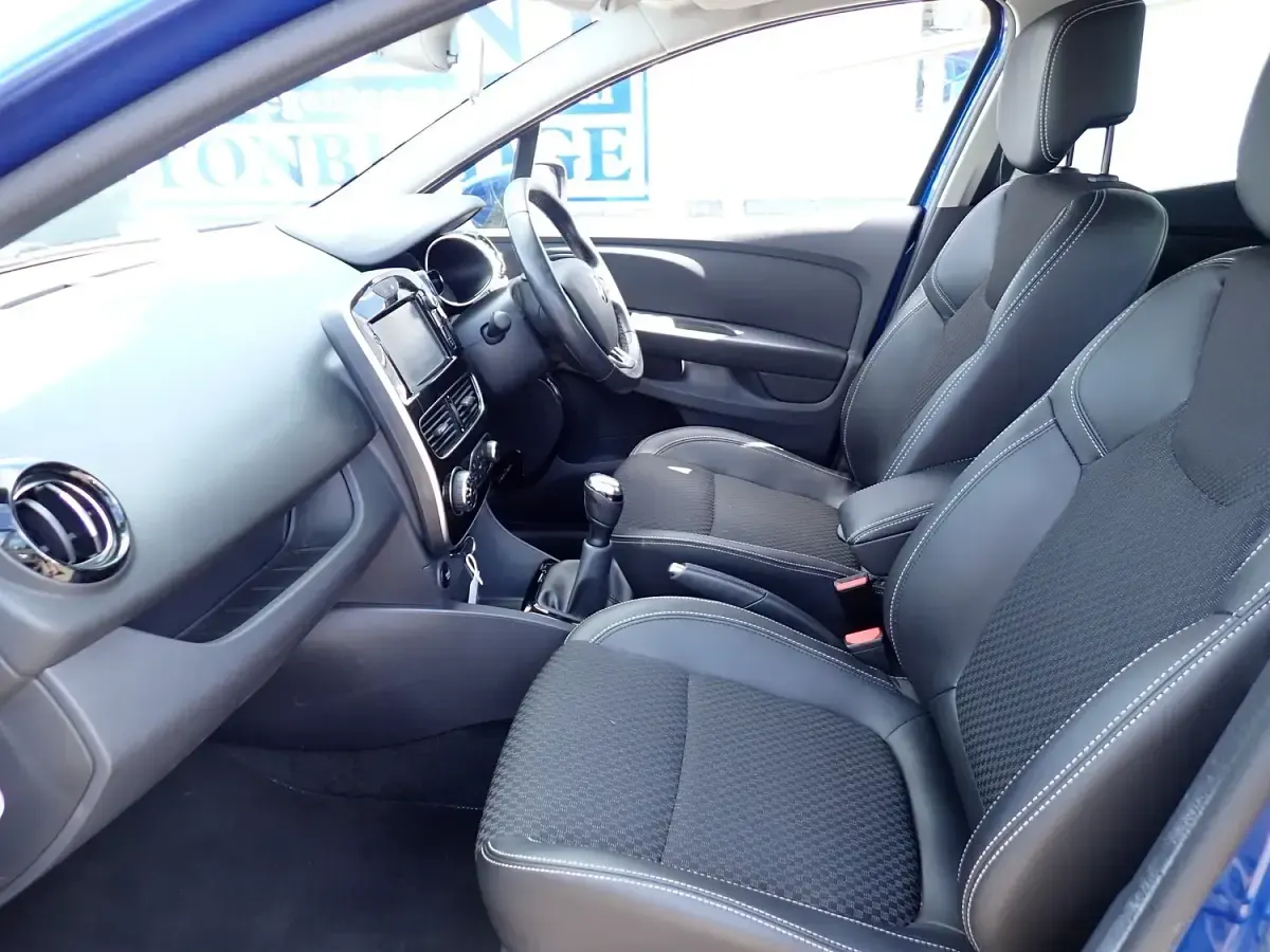 Used Renault Clio Dynamique 90 HP (66 kW) 2017 Blue Hatchback