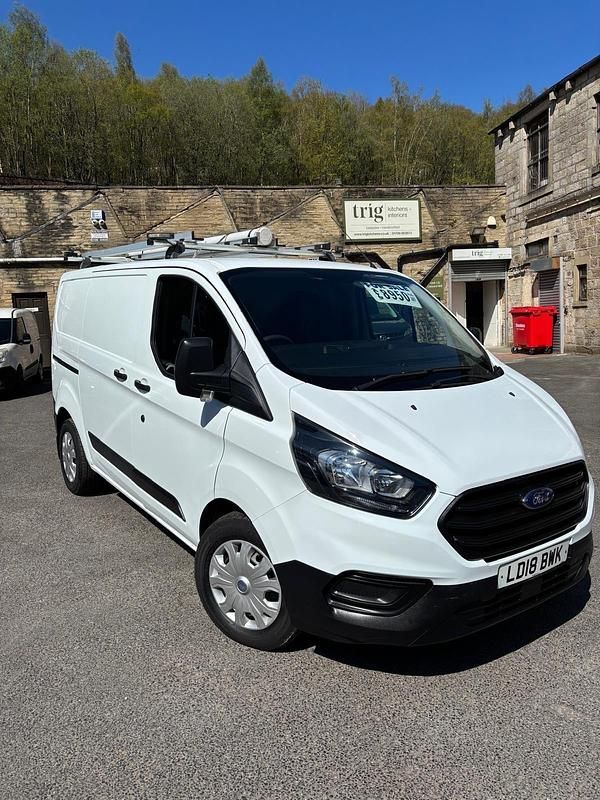 Used Ford Transit Custom 105 HP (77 kW) 2018 White Van