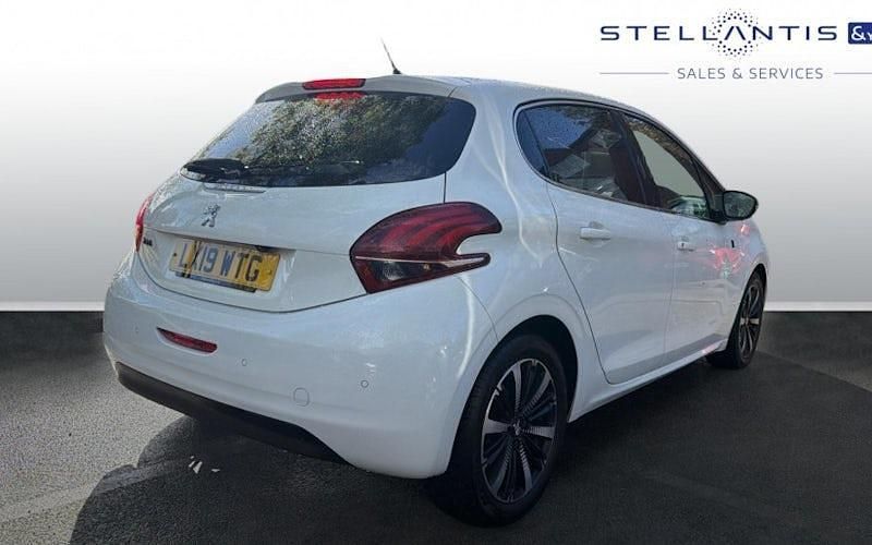 Used Peugeot 208 S 82 HP (60 kW) 2019 White Hatchback