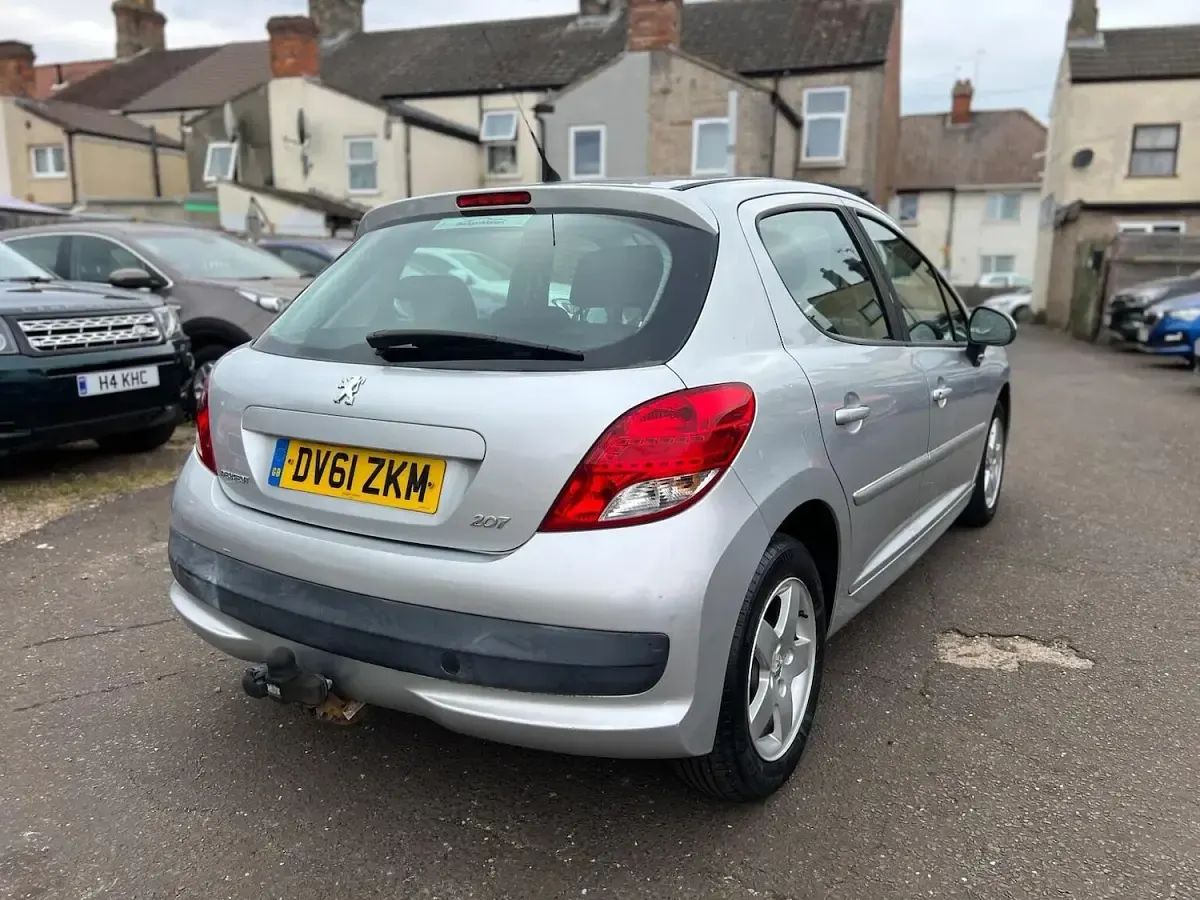 Used Peugeot 207 Envy 73 HP (53 kW) 2011 Silver Hatchback