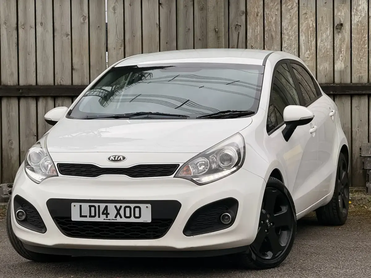 Used Kia Rio 2014 White Hatchback