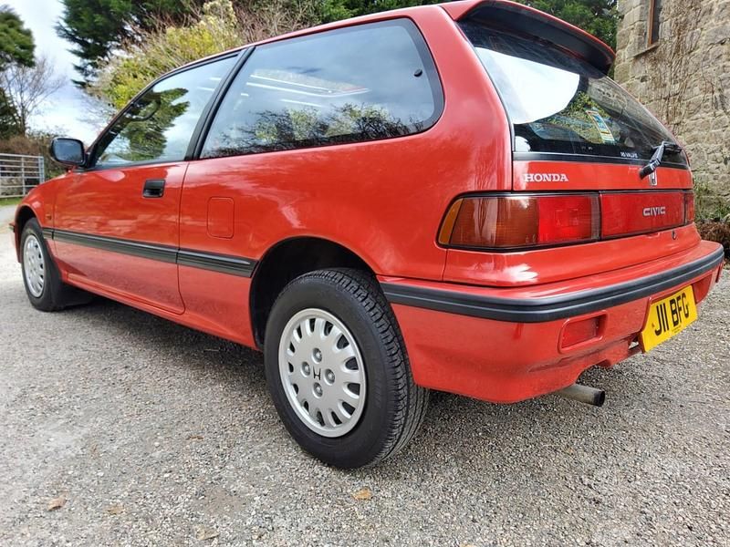 Used Honda Civic 90 HP (66 kW) 1991 Red Hatchback
