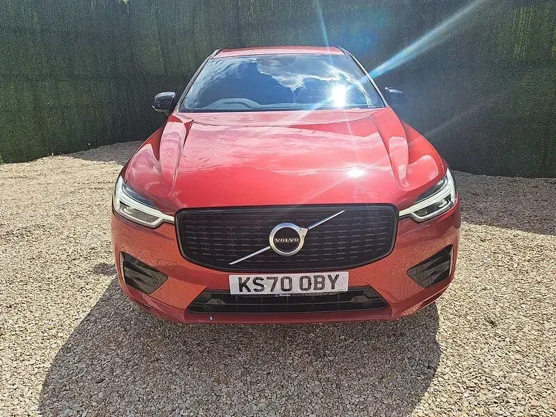 Used Volvo XC60 R-Design 194 HP (142 kW) 2021 Red SUV