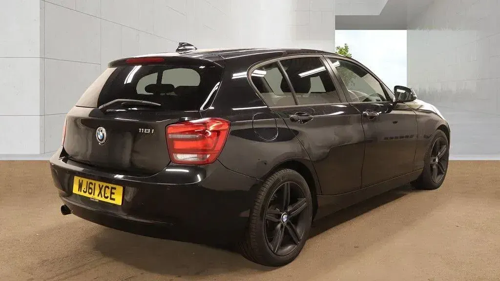 Used BMW 118 Sport Line 2011 Black Hatchback